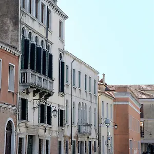 Canal Riva De Biasio Guest house